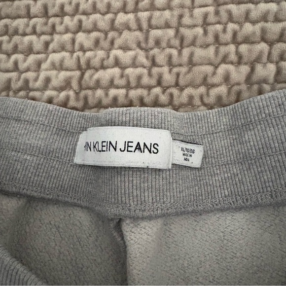 Calvin Klein men Gray Joggers size XL - Picture 2 of 3